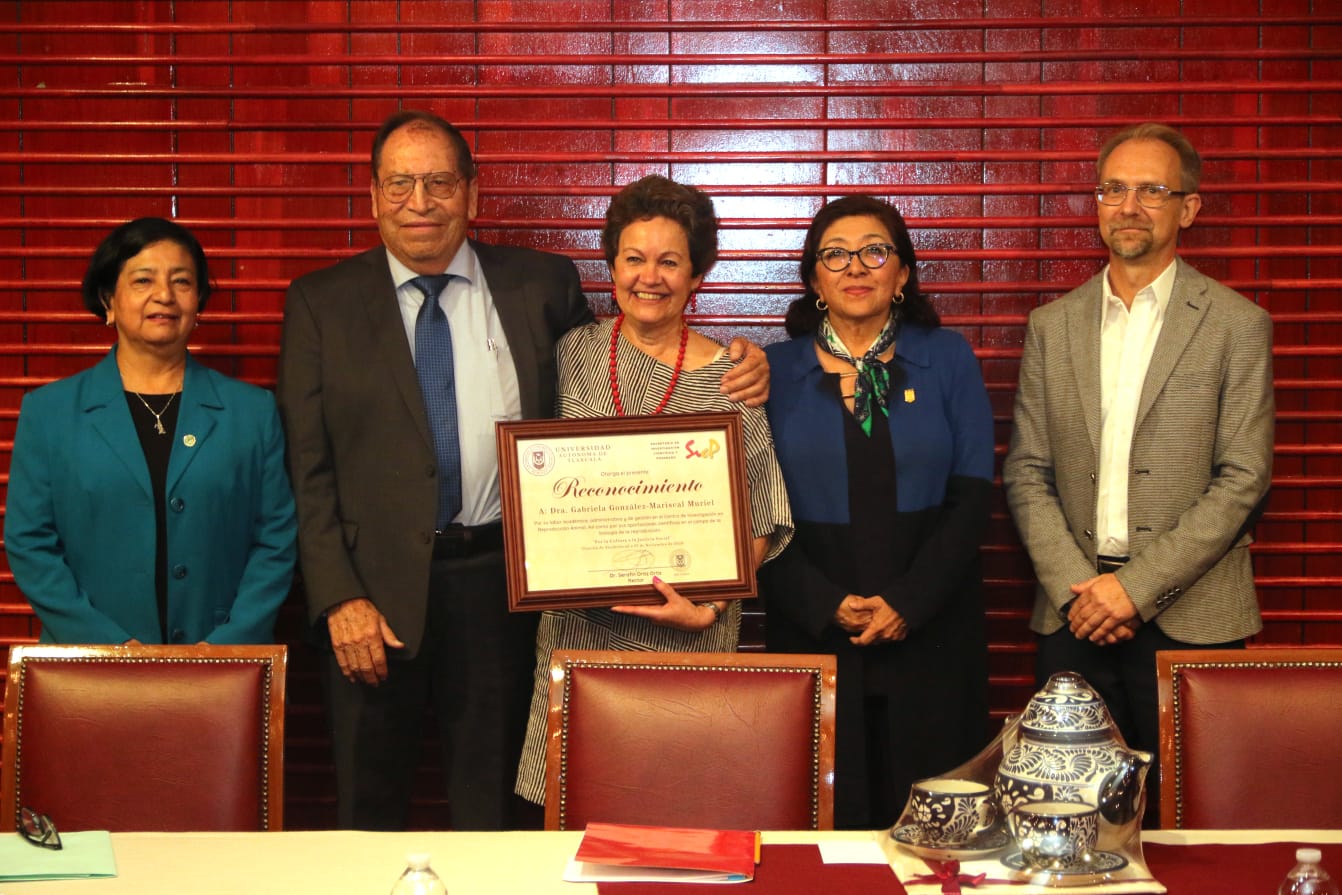 Reconoce la UATx prolífica trayectoria de la Doctora Gabriela González Mariscal Curiel